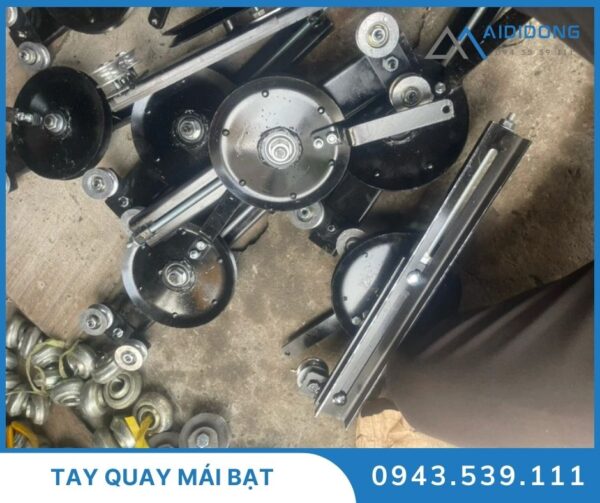 Tay quay mái bạt (2)