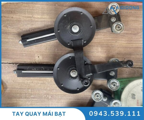 Tay quay mái bạt (2)