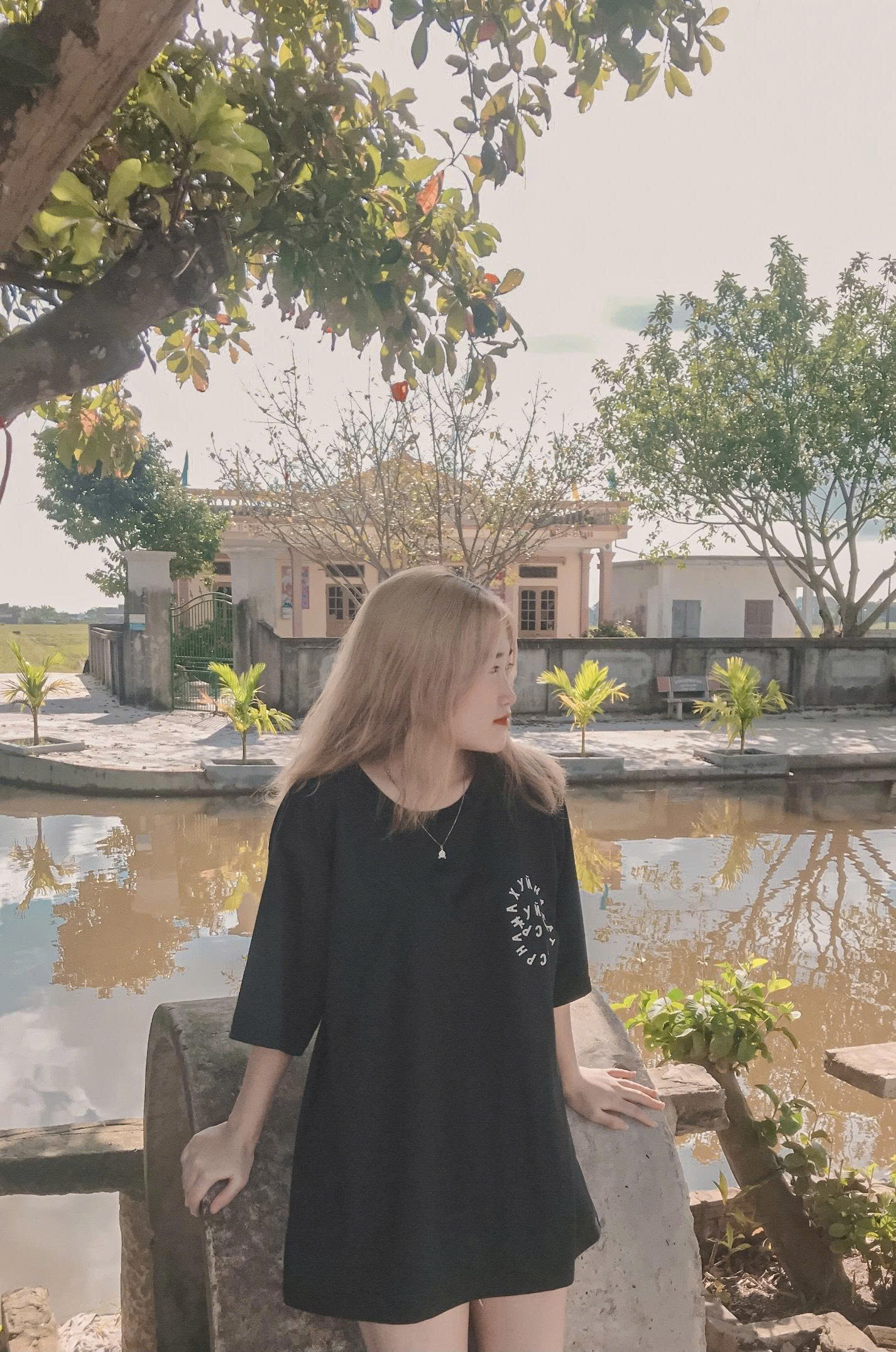 Chủ quán cà phê sân vườn