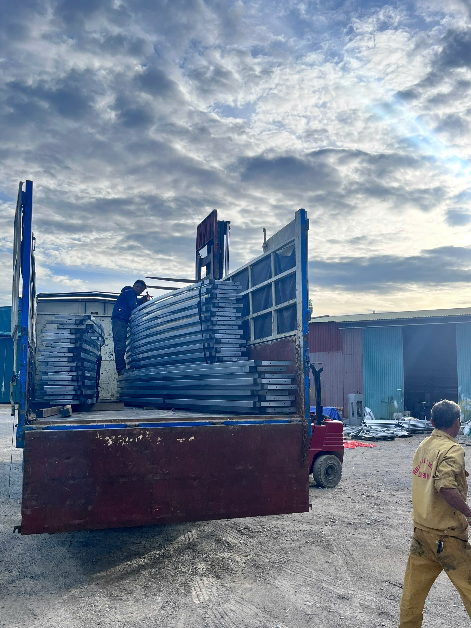 Lều 8x10 đi Nhật khung chắc chắn bạt che bền đẹp