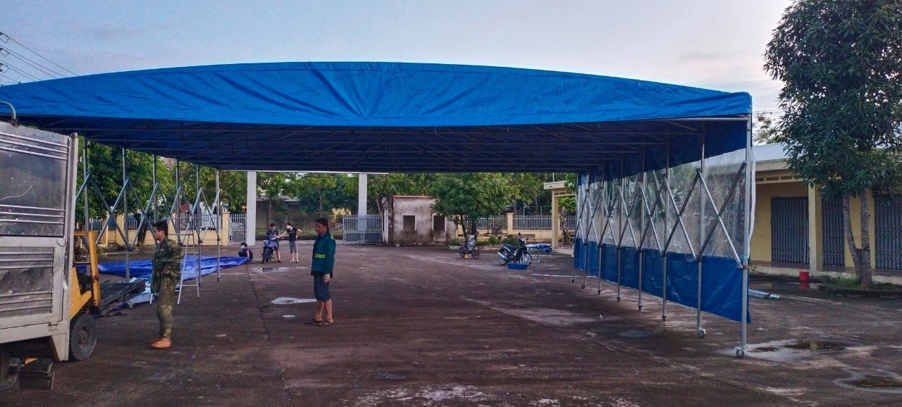 Lều bạt 10x10 sau khi phủ mái và hoàn thiện khung